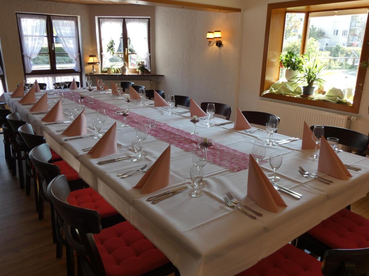 Döttingen Gasthof Zum Engel מראה חיצוני תמונה